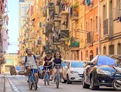 Barcelona: Group Bike Tour from Gaudi Houses to Barceloneta